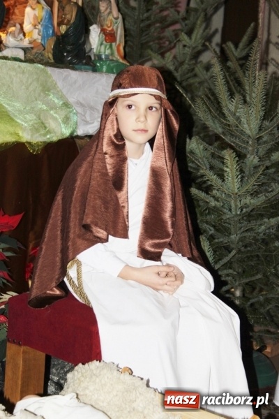 Zdjęcie w galerii na portalu naszraciborz.pl: Przy betlejemskim żł&oacute;bku, czyli jasełka w Wojnowicach wiadomości z regionu