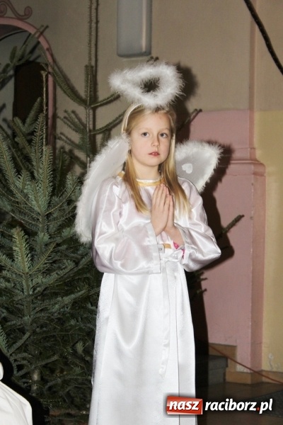 Zdjęcie w galerii na portalu naszraciborz.pl: Przy betlejemskim żł&oacute;bku, czyli jasełka w Wojnowicach wiadomości z regionu