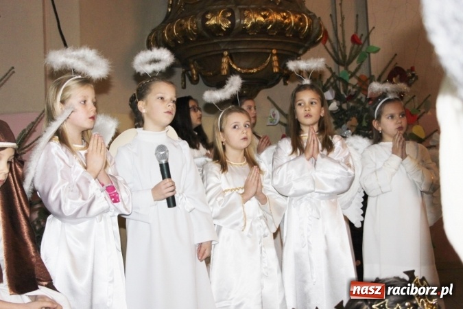 Zdjęcie w galerii na portalu naszraciborz.pl: Przy betlejemskim żł&oacute;bku, czyli jasełka w Wojnowicach wiadomości z regionu