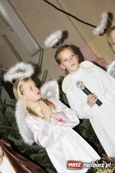 Zdjęcie w galerii na portalu naszraciborz.pl: Przy betlejemskim żł&oacute;bku, czyli jasełka w Wojnowicach wiadomości z regionu