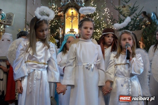 Zdjęcie w galerii na portalu naszraciborz.pl: Przy betlejemskim żł&oacute;bku, czyli jasełka w Wojnowicach wiadomości z regionu