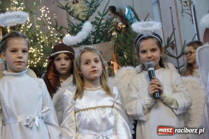 Zdjęcie w galerii na portalu naszraciborz.pl: Przy betlejemskim żł&oacute;bku, czyli jasełka w Wojnowicach wiadomości z regionu