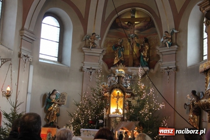 Zdjęcie w galerii na portalu naszraciborz.pl: Przy betlejemskim żł&oacute;bku, czyli jasełka w Wojnowicach wiadomości z regionu