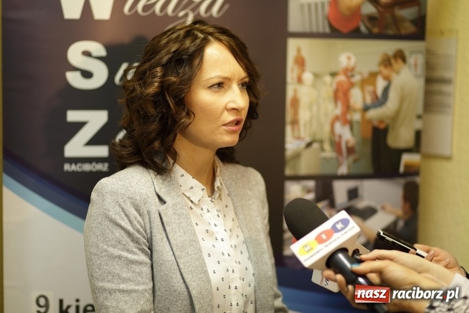 Zdjęcie w galerii na portalu naszraciborz.pl: Potrzebni dawcy szpiku. Spotkanie z dr Moniką Urbanek, która wygrała z białaczką  wiadomości z regionu