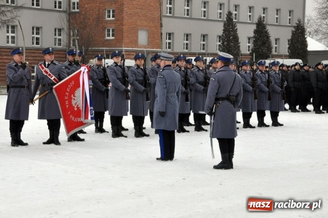 Zdjęcie w galerii na portalu naszraciborz.pl: Ślubowanie nowych śląskich policjantów - czterech z nich ma trafić do raciborskiej komendy  wiadomości z regionu