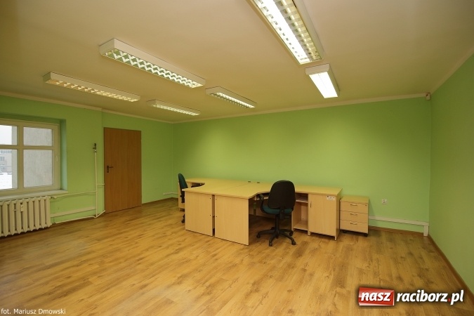 Zdjęcie w galerii na portalu naszraciborz.pl: Cztery lokale na start oficjalnie przekazane młodym przedsiębiorcom wiadomości z regionu