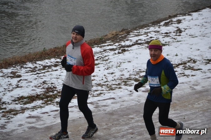 Zdjęcie w galerii na portalu naszraciborz.pl: Ponad stu uczestników II Biegu Nadodrzańskiego wiadomości z regionu