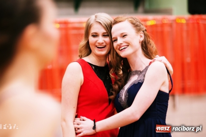 Zdjęcie w galerii na portalu naszraciborz.pl: Sezon studni&oacute;wek rozpoczęty - I LO im. Kasprowicza wybrało Arenę Rafako FOTO I WIDEO wiadomości z regionu