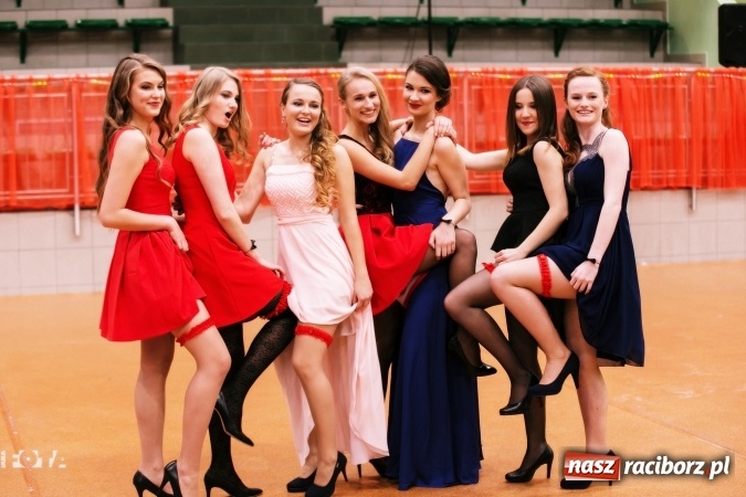 Zdjęcie w galerii na portalu naszraciborz.pl: Sezon studni&oacute;wek rozpoczęty - I LO im. Kasprowicza wybrało Arenę Rafako FOTO I WIDEO wiadomości z regionu