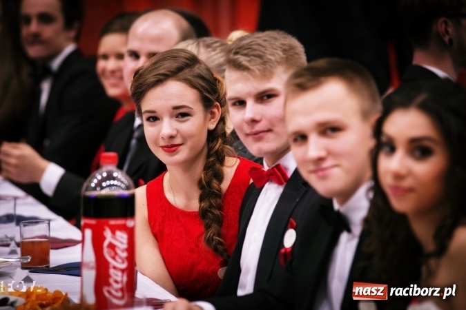 Zdjęcie w galerii na portalu naszraciborz.pl: Sezon studni&oacute;wek rozpoczęty - I LO im. Kasprowicza wybrało Arenę Rafako FOTO I WIDEO wiadomości z regionu