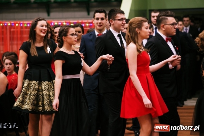 Zdjęcie w galerii na portalu naszraciborz.pl: Sezon studni&oacute;wek rozpoczęty - I LO im. Kasprowicza wybrało Arenę Rafako FOTO I WIDEO wiadomości z regionu