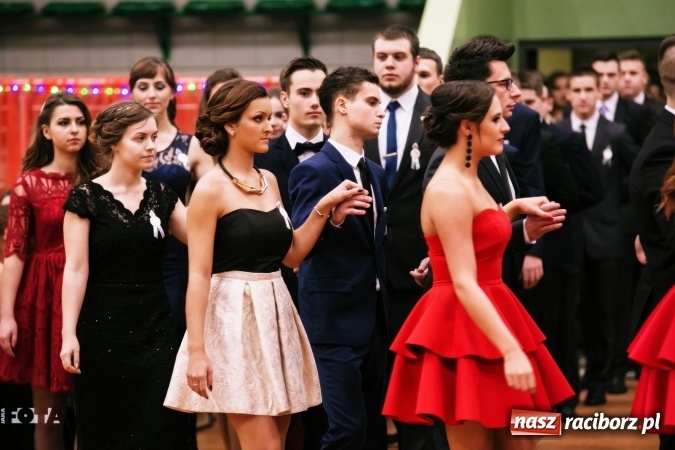 Zdjęcie w galerii na portalu naszraciborz.pl: Sezon studni&oacute;wek rozpoczęty - I LO im. Kasprowicza wybrało Arenę Rafako FOTO I WIDEO wiadomości z regionu