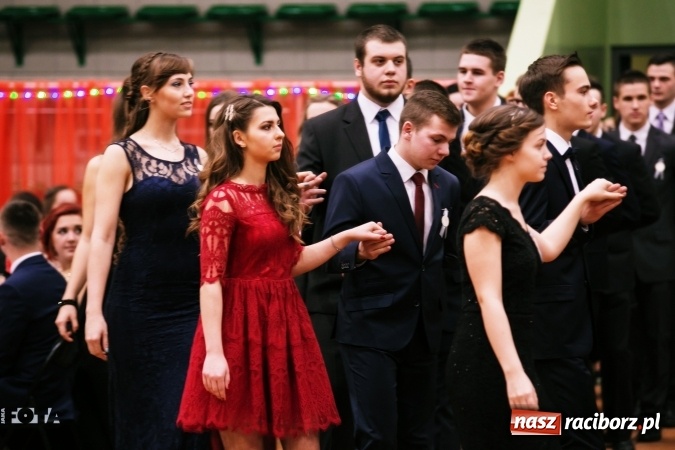 Zdjęcie w galerii na portalu naszraciborz.pl: Sezon studni&oacute;wek rozpoczęty - I LO im. Kasprowicza wybrało Arenę Rafako FOTO I WIDEO wiadomości z regionu