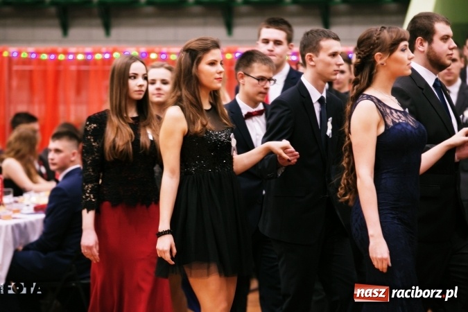 Zdjęcie w galerii na portalu naszraciborz.pl: Sezon studni&oacute;wek rozpoczęty - I LO im. Kasprowicza wybrało Arenę Rafako FOTO I WIDEO wiadomości z regionu