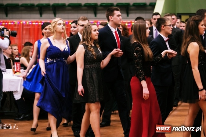 Zdjęcie w galerii na portalu naszraciborz.pl: Sezon studni&oacute;wek rozpoczęty - I LO im. Kasprowicza wybrało Arenę Rafako FOTO I WIDEO wiadomości z regionu