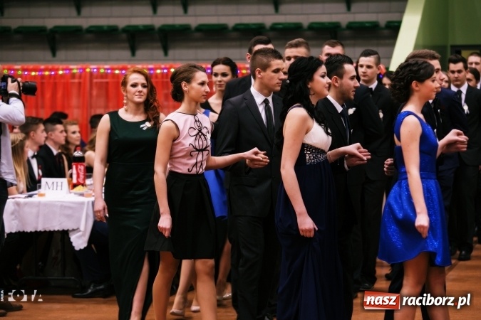 Zdjęcie w galerii na portalu naszraciborz.pl: Sezon studni&oacute;wek rozpoczęty - I LO im. Kasprowicza wybrało Arenę Rafako FOTO I WIDEO wiadomości z regionu