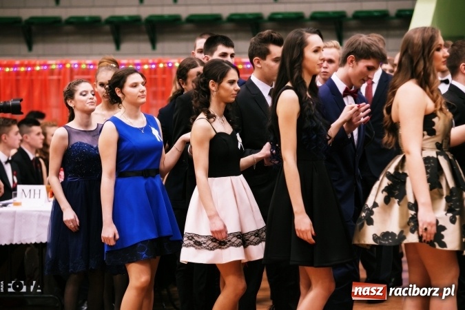 Zdjęcie w galerii na portalu naszraciborz.pl: Sezon studni&oacute;wek rozpoczęty - I LO im. Kasprowicza wybrało Arenę Rafako FOTO I WIDEO wiadomości z regionu