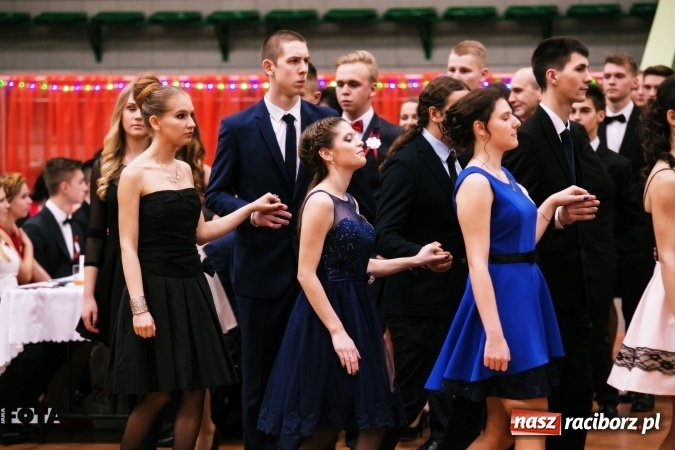Zdjęcie w galerii na portalu naszraciborz.pl: Sezon studni&oacute;wek rozpoczęty - I LO im. Kasprowicza wybrało Arenę Rafako FOTO I WIDEO wiadomości z regionu
