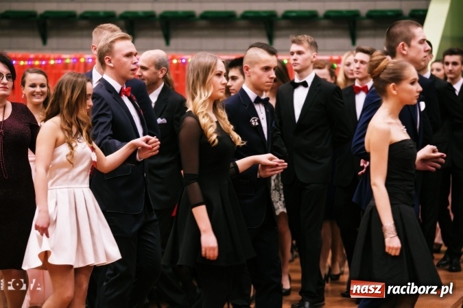 Zdjęcie w galerii na portalu naszraciborz.pl: Sezon studni&oacute;wek rozpoczęty - I LO im. Kasprowicza wybrało Arenę Rafako FOTO I WIDEO wiadomości z regionu