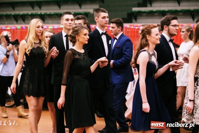 Zdjęcie w galerii na portalu naszraciborz.pl: Sezon studni&oacute;wek rozpoczęty - I LO im. Kasprowicza wybrało Arenę Rafako FOTO I WIDEO wiadomości z regionu