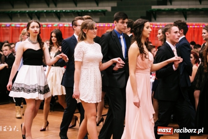 Zdjęcie w galerii na portalu naszraciborz.pl: Sezon studni&oacute;wek rozpoczęty - I LO im. Kasprowicza wybrało Arenę Rafako FOTO I WIDEO wiadomości z regionu