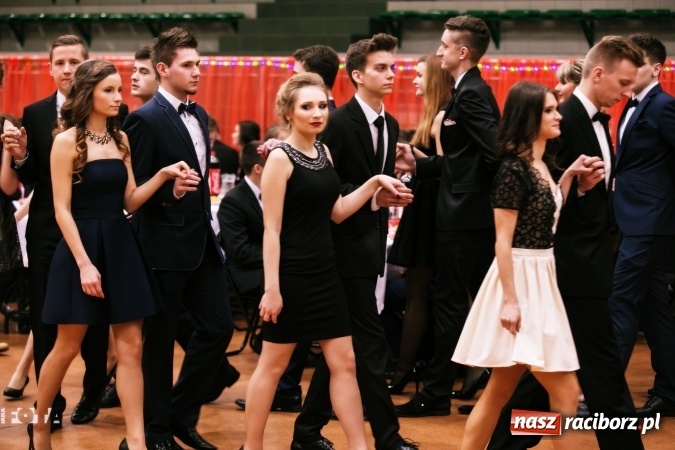 Zdjęcie w galerii na portalu naszraciborz.pl: Sezon studni&oacute;wek rozpoczęty - I LO im. Kasprowicza wybrało Arenę Rafako FOTO I WIDEO wiadomości z regionu