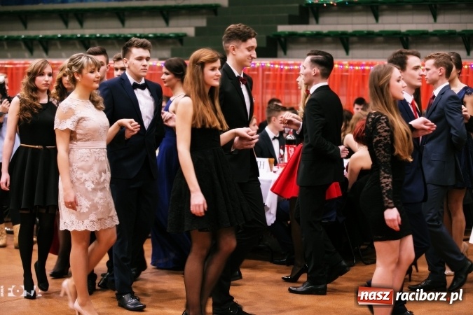 Zdjęcie w galerii na portalu naszraciborz.pl: Sezon studni&oacute;wek rozpoczęty - I LO im. Kasprowicza wybrało Arenę Rafako FOTO I WIDEO wiadomości z regionu