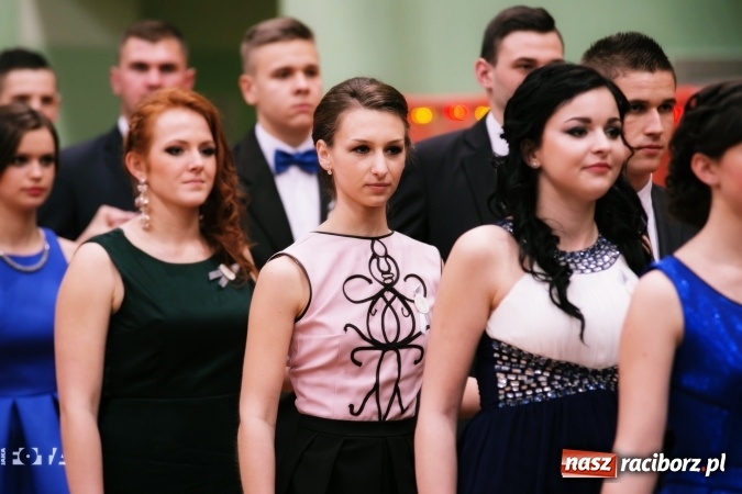 Zdjęcie w galerii na portalu naszraciborz.pl: Sezon studni&oacute;wek rozpoczęty - I LO im. Kasprowicza wybrało Arenę Rafako FOTO I WIDEO wiadomości z regionu