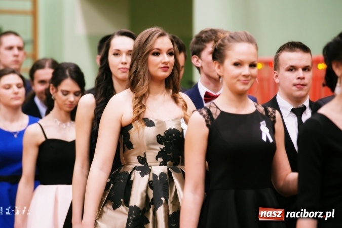 Zdjęcie w galerii na portalu naszraciborz.pl: Sezon studni&oacute;wek rozpoczęty - I LO im. Kasprowicza wybrało Arenę Rafako FOTO I WIDEO wiadomości z regionu