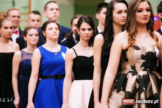 Zdjęcie w galerii na portalu naszraciborz.pl: Sezon studni&oacute;wek rozpoczęty - I LO im. Kasprowicza wybrało Arenę Rafako FOTO I WIDEO wiadomości z regionu