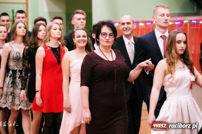 Zdjęcie w galerii na portalu naszraciborz.pl: Sezon studni&oacute;wek rozpoczęty - I LO im. Kasprowicza wybrało Arenę Rafako FOTO I WIDEO wiadomości z regionu