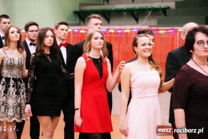 Zdjęcie w galerii na portalu naszraciborz.pl: Sezon studni&oacute;wek rozpoczęty - I LO im. Kasprowicza wybrało Arenę Rafako FOTO I WIDEO wiadomości z regionu