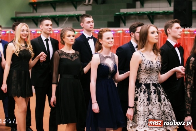 Zdjęcie w galerii na portalu naszraciborz.pl: Sezon studni&oacute;wek rozpoczęty - I LO im. Kasprowicza wybrało Arenę Rafako FOTO I WIDEO wiadomości z regionu