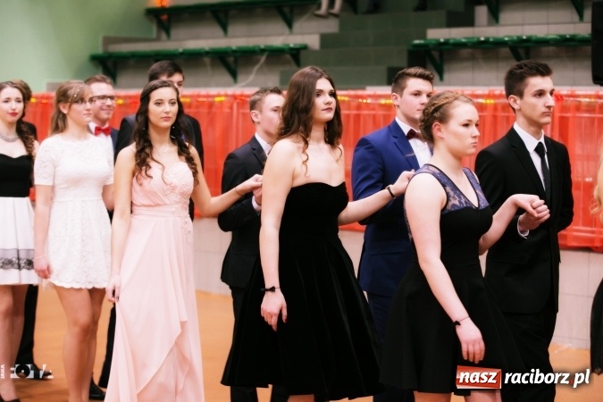 Zdjęcie w galerii na portalu naszraciborz.pl: Sezon studni&oacute;wek rozpoczęty - I LO im. Kasprowicza wybrało Arenę Rafako FOTO I WIDEO wiadomości z regionu