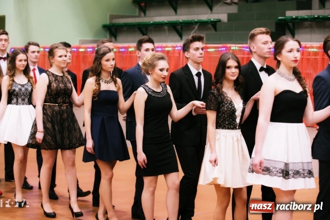 Zdjęcie w galerii na portalu naszraciborz.pl: Sezon studni&oacute;wek rozpoczęty - I LO im. Kasprowicza wybrało Arenę Rafako FOTO I WIDEO wiadomości z regionu