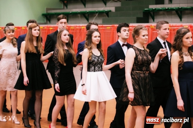 Zdjęcie w galerii na portalu naszraciborz.pl: Sezon studni&oacute;wek rozpoczęty - I LO im. Kasprowicza wybrało Arenę Rafako FOTO I WIDEO wiadomości z regionu