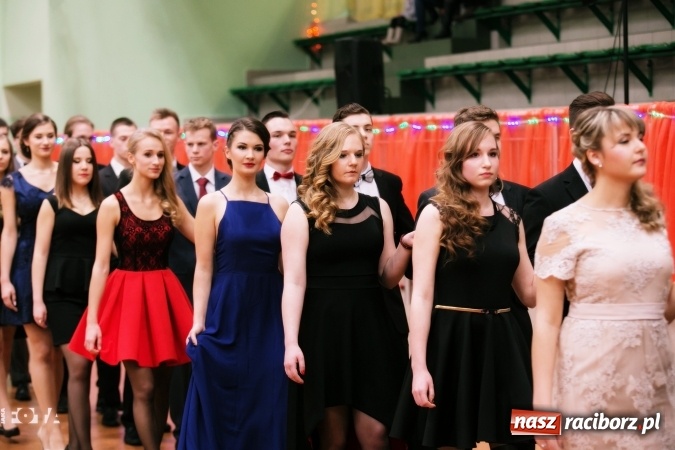 Zdjęcie w galerii na portalu naszraciborz.pl: Sezon studni&oacute;wek rozpoczęty - I LO im. Kasprowicza wybrało Arenę Rafako FOTO I WIDEO wiadomości z regionu