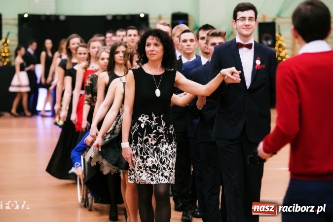 Zdjęcie w galerii na portalu naszraciborz.pl: Sezon studni&oacute;wek rozpoczęty - I LO im. Kasprowicza wybrało Arenę Rafako FOTO I WIDEO wiadomości z regionu
