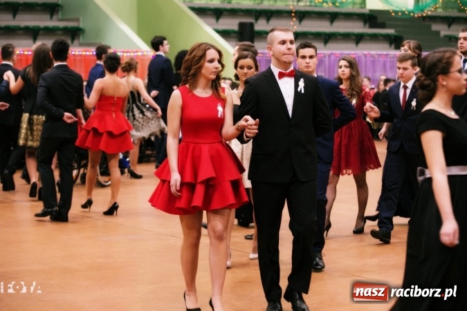 Zdjęcie w galerii na portalu naszraciborz.pl: Sezon studni&oacute;wek rozpoczęty - I LO im. Kasprowicza wybrało Arenę Rafako FOTO I WIDEO wiadomości z regionu