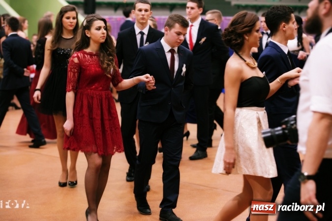 Zdjęcie w galerii na portalu naszraciborz.pl: Sezon studni&oacute;wek rozpoczęty - I LO im. Kasprowicza wybrało Arenę Rafako FOTO I WIDEO wiadomości z regionu