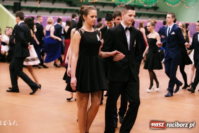 Zdjęcie w galerii na portalu naszraciborz.pl: Sezon studni&oacute;wek rozpoczęty - I LO im. Kasprowicza wybrało Arenę Rafako FOTO I WIDEO wiadomości z regionu