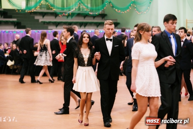 Zdjęcie w galerii na portalu naszraciborz.pl: Sezon studni&oacute;wek rozpoczęty - I LO im. Kasprowicza wybrało Arenę Rafako FOTO I WIDEO wiadomości z regionu