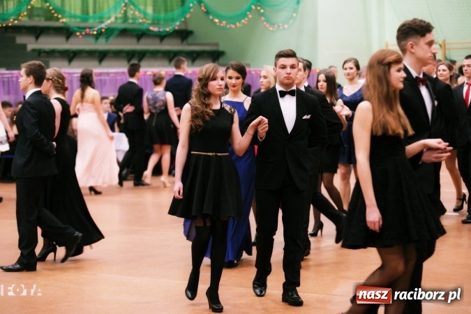 Zdjęcie w galerii na portalu naszraciborz.pl: Sezon studni&oacute;wek rozpoczęty - I LO im. Kasprowicza wybrało Arenę Rafako FOTO I WIDEO wiadomości z regionu