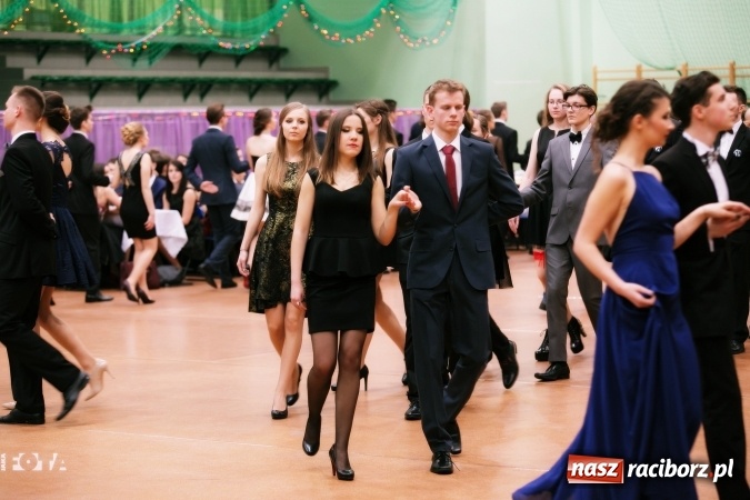 Zdjęcie w galerii na portalu naszraciborz.pl: Sezon studni&oacute;wek rozpoczęty - I LO im. Kasprowicza wybrało Arenę Rafako FOTO I WIDEO wiadomości z regionu