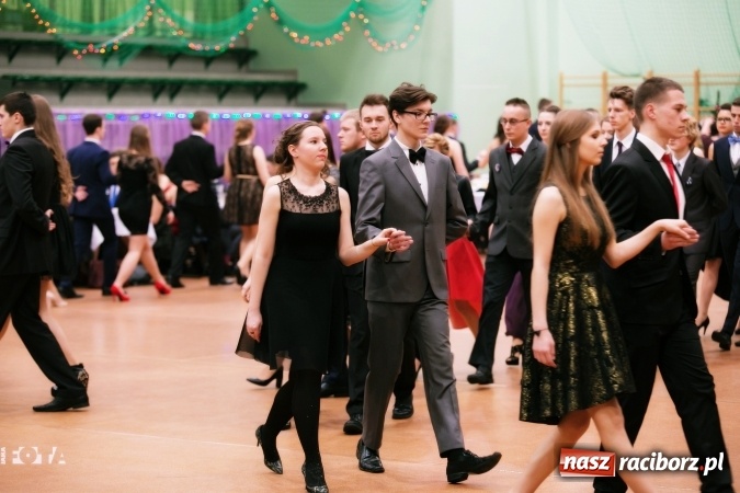 Zdjęcie w galerii na portalu naszraciborz.pl: Sezon studni&oacute;wek rozpoczęty - I LO im. Kasprowicza wybrało Arenę Rafako FOTO I WIDEO wiadomości z regionu