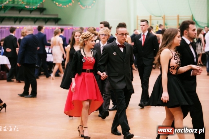 Zdjęcie w galerii na portalu naszraciborz.pl: Sezon studni&oacute;wek rozpoczęty - I LO im. Kasprowicza wybrało Arenę Rafako FOTO I WIDEO wiadomości z regionu