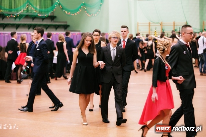 Zdjęcie w galerii na portalu naszraciborz.pl: Sezon studni&oacute;wek rozpoczęty - I LO im. Kasprowicza wybrało Arenę Rafako FOTO I WIDEO wiadomości z regionu