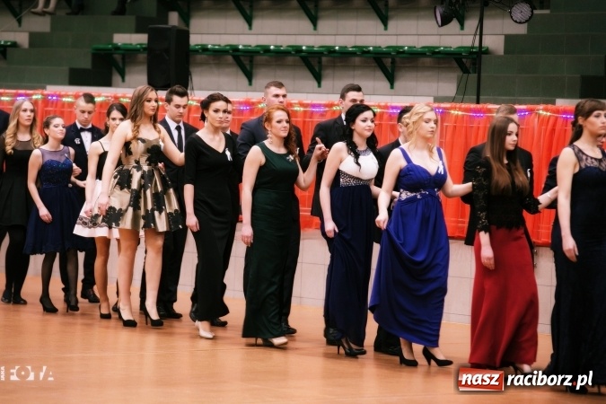 Zdjęcie w galerii na portalu naszraciborz.pl: Sezon studni&oacute;wek rozpoczęty - I LO im. Kasprowicza wybrało Arenę Rafako FOTO I WIDEO wiadomości z regionu