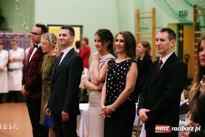 Zdjęcie w galerii na portalu naszraciborz.pl: Sezon studni&oacute;wek rozpoczęty - I LO im. Kasprowicza wybrało Arenę Rafako FOTO I WIDEO wiadomości z regionu