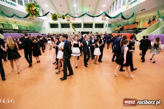 Zdjęcie w galerii na portalu naszraciborz.pl: Sezon studni&oacute;wek rozpoczęty - I LO im. Kasprowicza wybrało Arenę Rafako FOTO I WIDEO wiadomości z regionu